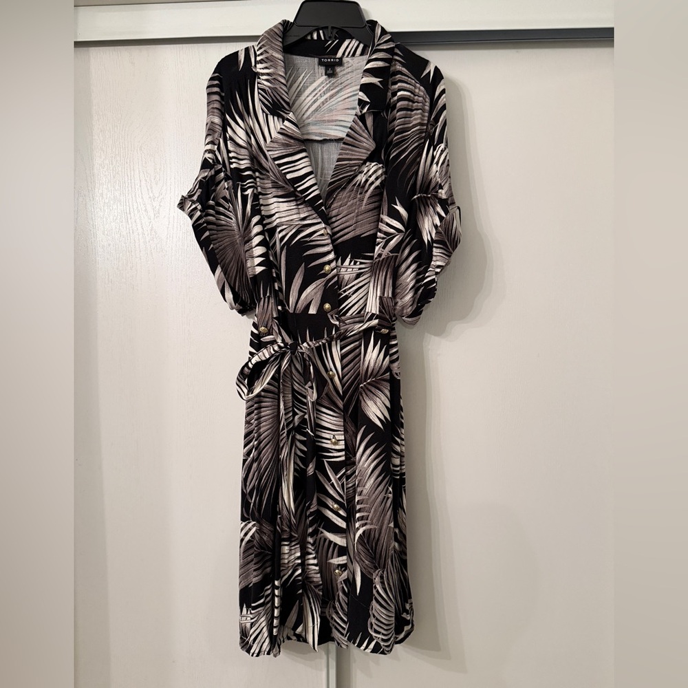 Torrid Monochrome Tropical Print Belted Dress